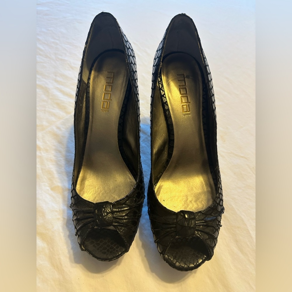 Moda black peep toe heels